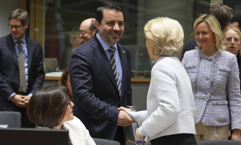 "إنجاز تاريخي".. الخارجية السورية ترحب بقرار رفع العقوبات الأوروبية 1 الخارجية السورية ترحب بقرار رفع العقوبات الأوروبية