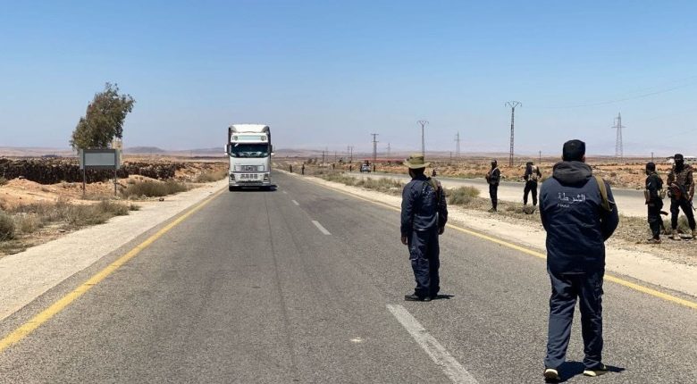 السويداء تستقبل أولى دفعات القمح الطري بعد تأمين طريق دمشق.. وتبدأ بتعويض النقص في المواد الأساسية 1 السويداء تستقبل أولى دفعات القمح الطري