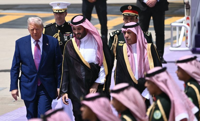 ترمب في الرياض.. قمة إقليمية ولقاء مرتقب مع الرئيس السوري في أول جولة خارجية 1 ترمب في الرياض