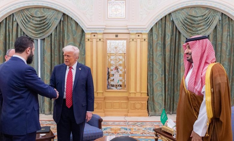 ترمب يشيد بالشرع: "رجل قوي وجذاب" ونترقب نتائج رفع العقوبات عن سوريا 1 ترمب يشيد بالشرع