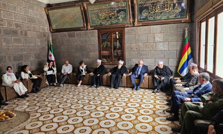 وفد أممي يزور السويداء ويبحث الأوضاع الأمنية مع وجهاء الطوائف 1 وفد أممي يزور السويداء