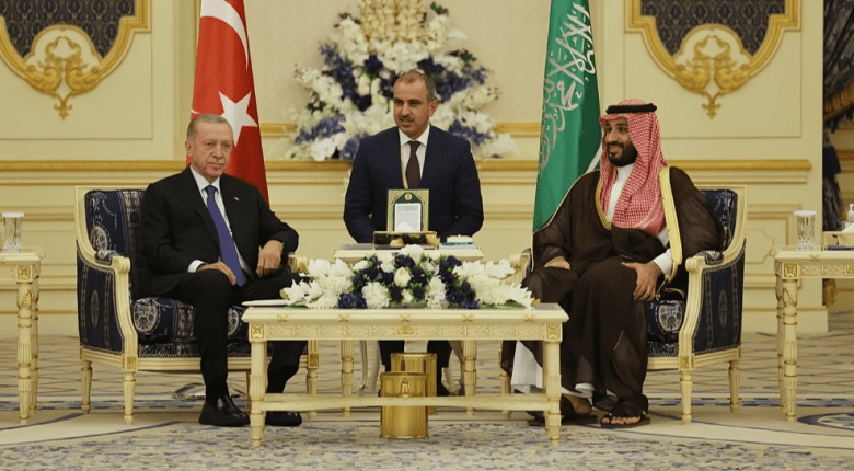 أردوغان و محمد بن سلمان خلال اتصال يشيد برفع العقوبات عن سوريا : "خطوة إيجابية في طريق الاستقرار" 1 أردوغان و محمد بن سلمان
