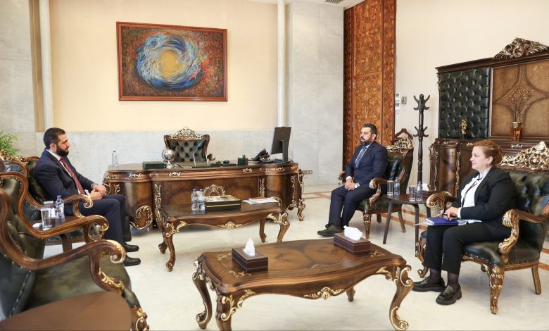 إقرار خطة للعمل.. الشرع يجتمع مع رئيس هيئة المفقودين في دمشق 1 الشرع يجتمع مع رئيس هيئة المفقودين