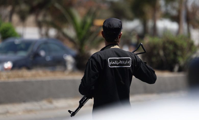 مسلحون يهاجمون سيارة أمن داخلي في درعا واشتباكات تسفر عن قتيل 1 مسلحون يهاجمون سيارة أمن داخلي في درعا