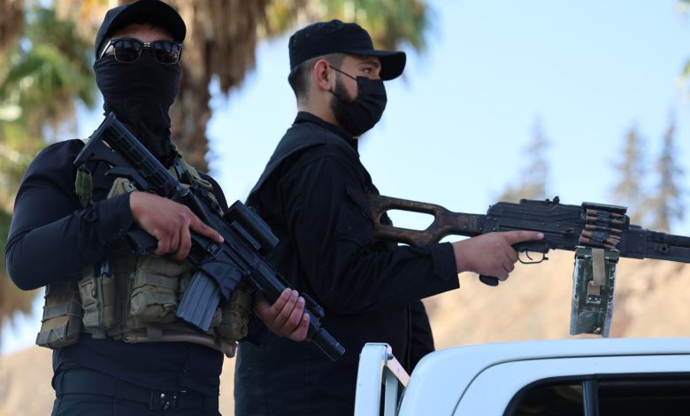 الداخلية السورية تعلن اعتقال عنصرين متورطين في مجزرة البيضا بطرطوس 1 متورطين في مجزرة البيضا بطرطوس