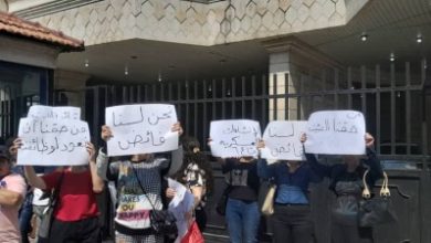 وقفة احتجاجية لموظفي وزارة الدفاع