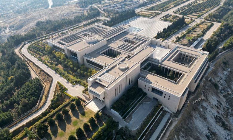 حملة الشرع ضد الفساد