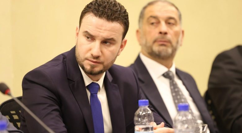 دمج المرتبطين بالنظام المخلوع