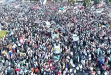 السوريون يحيون ذكرى التحرير